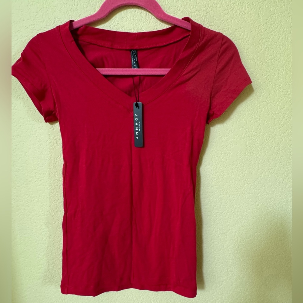 Made by Johnny Red V Neck T-shirt Size Small NWT